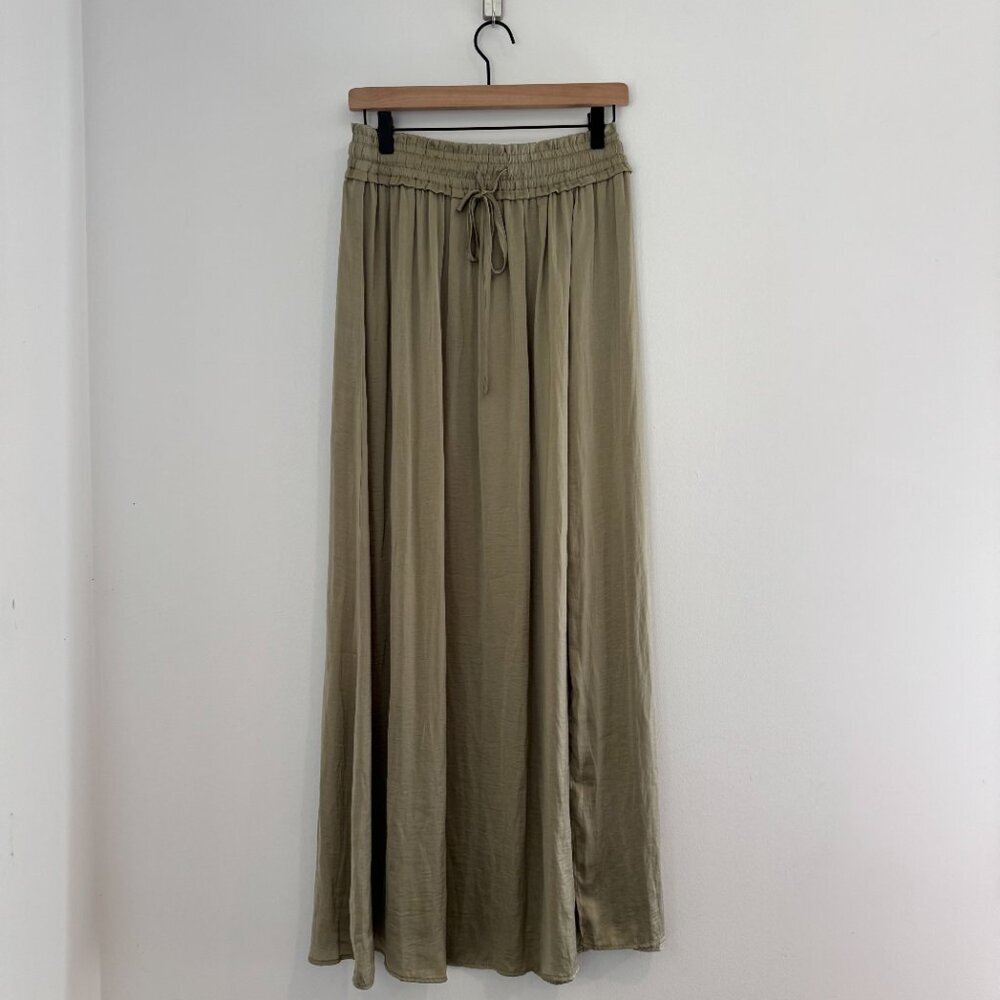Hem & Thread Live it Up boho blogger Satin Green Maxi Skirt with Slit Size M - Picture 2 of 7